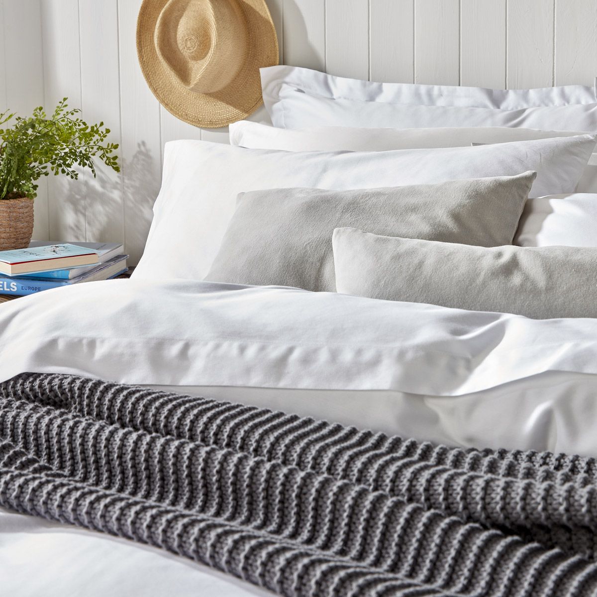 200 TC FITTED SHEET - CHRISTY ORGANIC COTTON Christy England