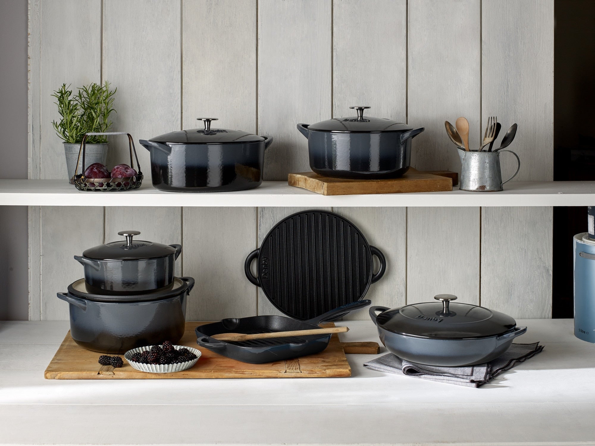 Halo CAST IRON 28CM OVAL CASSEROLE Denby